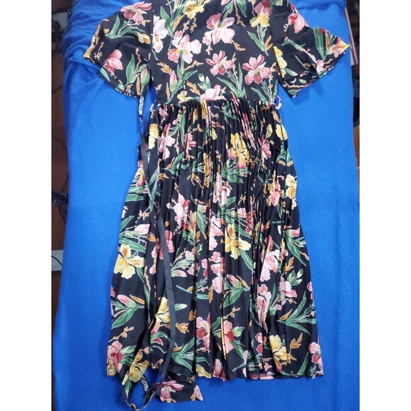 Pretty Little Thing floral pleated midi Dress Hotsell Size 8  NEW - Picture 14 of 16